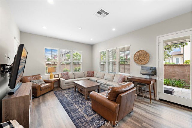 Building Photo - 107 Sencillo Pl