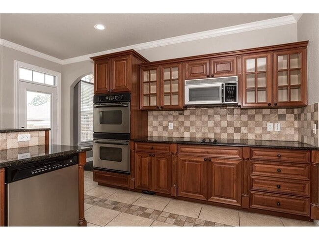 Building Photo - 601 Auburn St