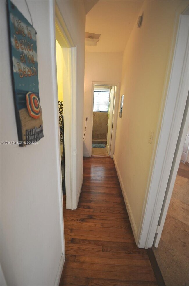 Building Photo - 601 7th St