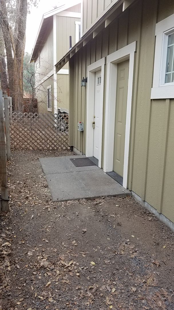 Building Photo - 1 Bed/1 Bath Unit with Garage - Near Old Mill District