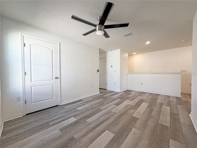 Building Photo - 1719 Walnut Crk Dr