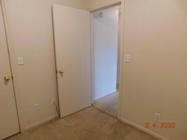 Building Photo - 2811 Cantabrian Dr