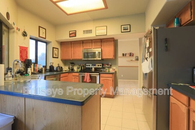 Building Photo - 4566 W Shannon St