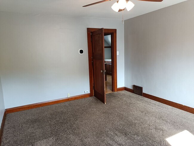 Building Photo - 9214 S Chicago Rd