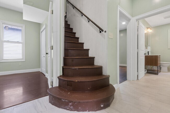 Building Photo - 271 Cator Ave
