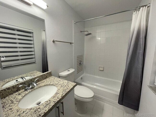 Building Photo - 312 NW 114th Ave