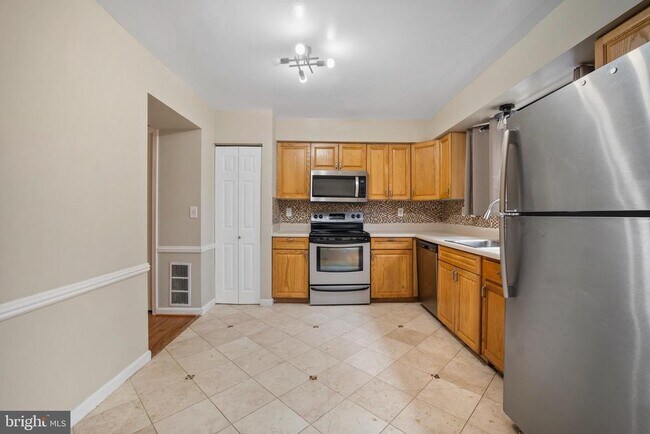 Building Photo - 1 Esmond Ct