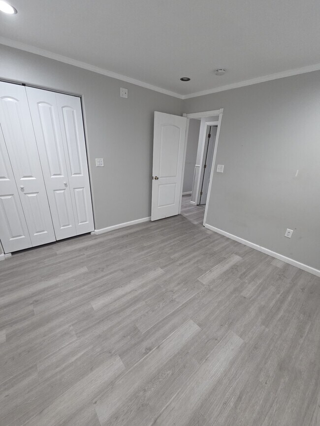 Building Photo - 2210 Capri Ave