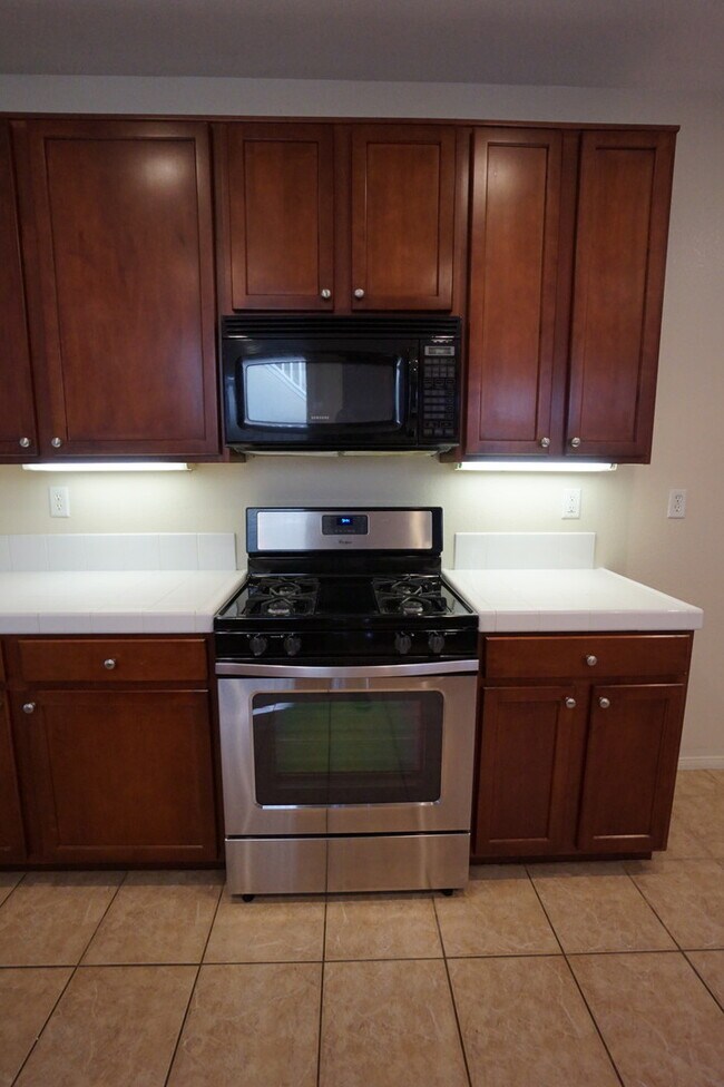 Building Photo - Beautiful 3 Bedroom Condo in Rancho!