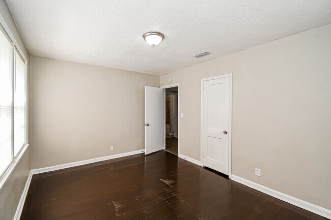 Building Photo - 3 BR/1BA | Newly Renovated Single Family Home | 1-Car Garage Parking | Front and back yard!