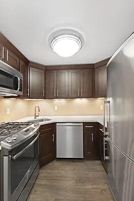 Building Photo - 333 E 91st St