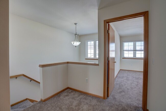 Building Photo - 6101-6103