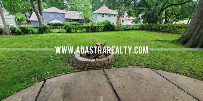 Building Photo - Beautiful Home in the Heart of Overland Park-Available NOW!!