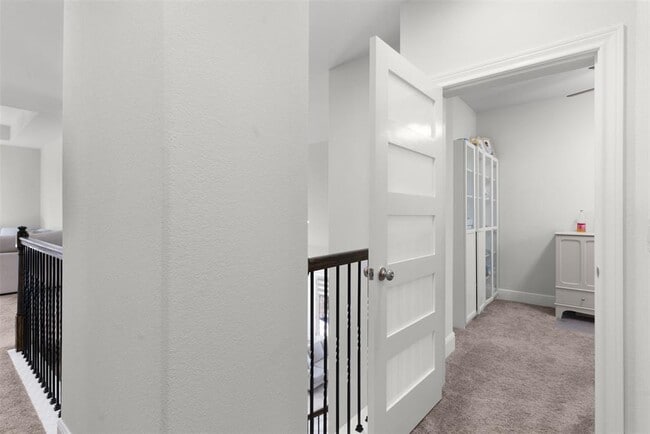 Building Photo - 3203 Scenic Valley Dr