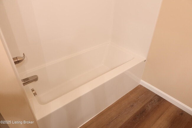 Building Photo - 112 Peonia Rd