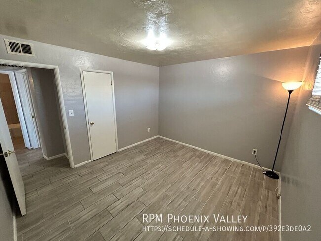 Building Photo - 4837 E Willetta St