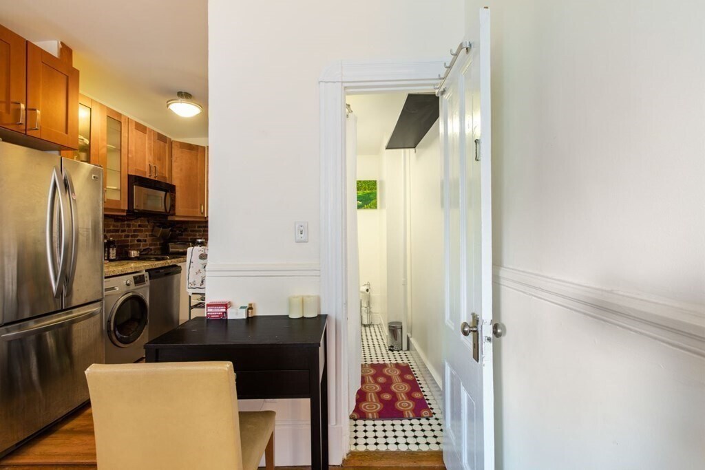 Building Photo - 37 Revere St