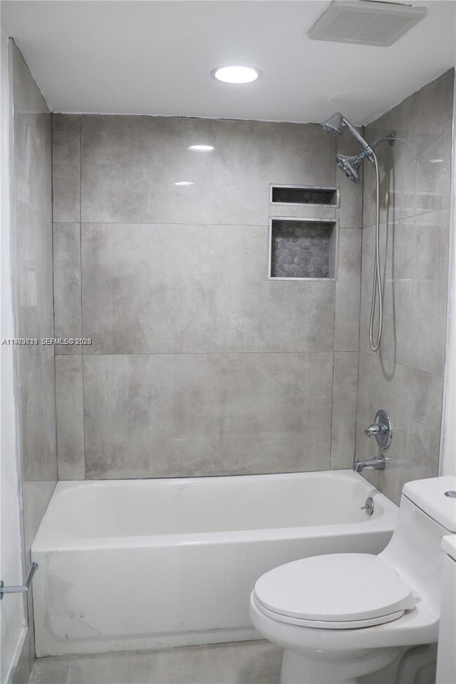 Building Photo - 2550 W 67th Pl