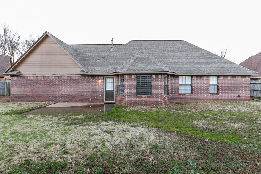 Building Photo - 7691 Shadow View Cove