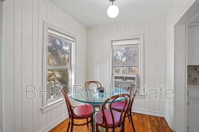 Building Photo - 1915 Clover Ln