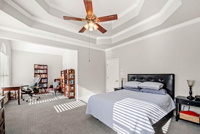 Building Photo - 11 Elmwood Cir