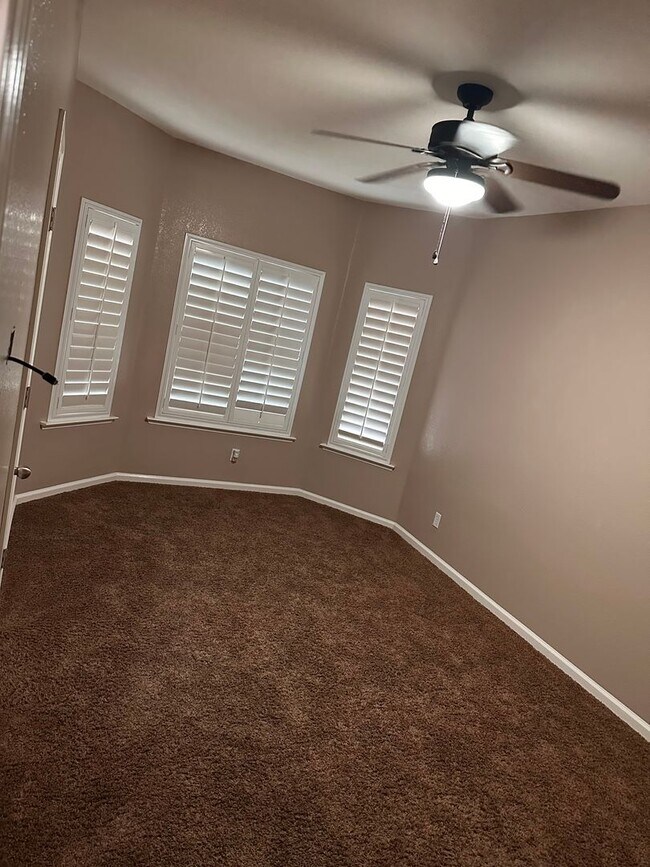 Building Photo - You have to see this yard and patio in the Vineyard subdivision in Northwest Hanford