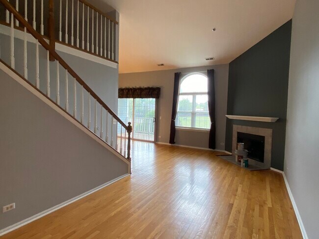 Building Photo - 5S510 Scots Dr