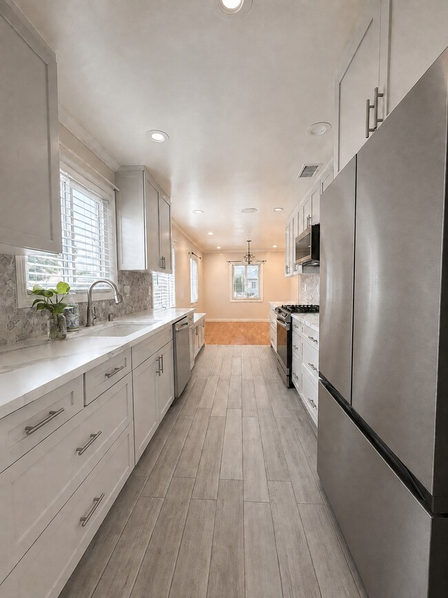 Building Photo - East Long Beach 3 bedroom 2 bath w/ bonus room