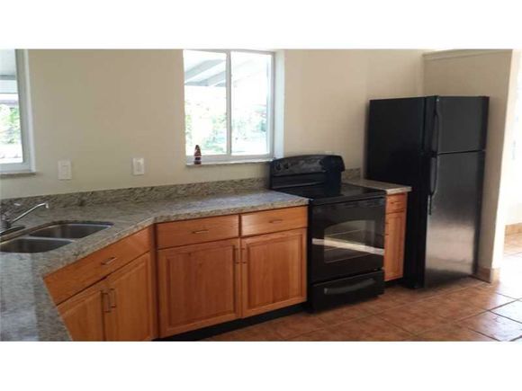 Building Photo - 20322 NE 14th Ct