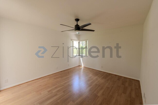 Building Photo - Unit C110