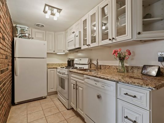 Building Photo - 806 W George St