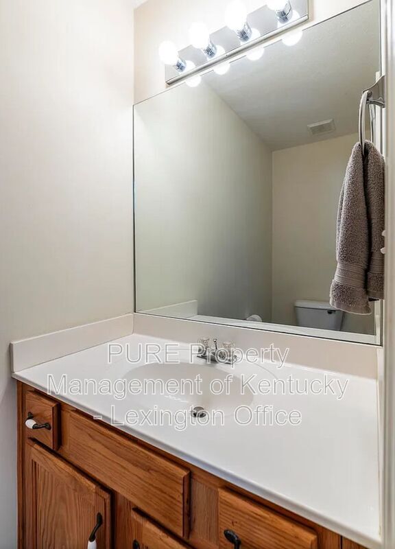 Building Photo - 804 Wabarto Way