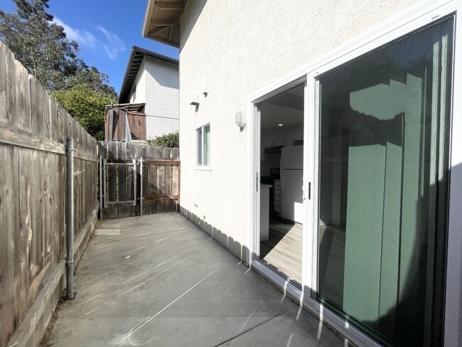 Building Photo - Fully Remodeled Fire Mtn. Townhome w/ Garage!
