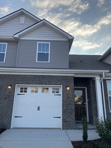 Building Photo - 681 Birdie Dr