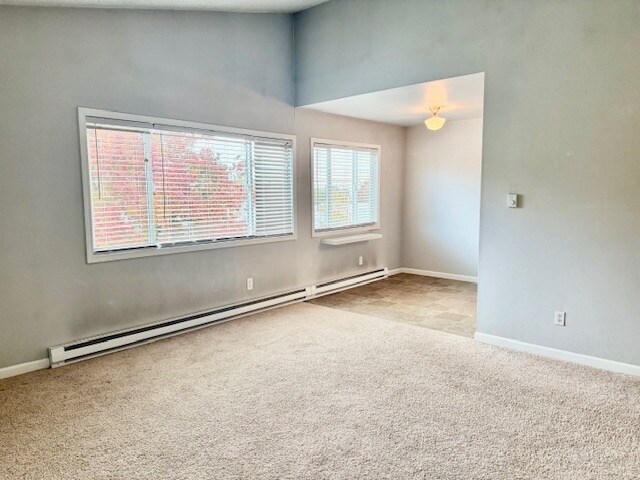 Building Photo - 1412 SW Custer Dr