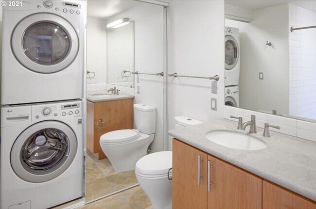 Building Photo - Urban Retreat in the Heart of Mississippi w/ Reserved Parking – 2bd/1.bath Upscale Condo