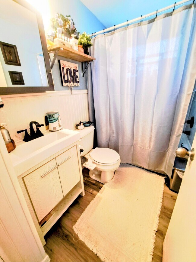 Building Photo - 16 W Eden Ct