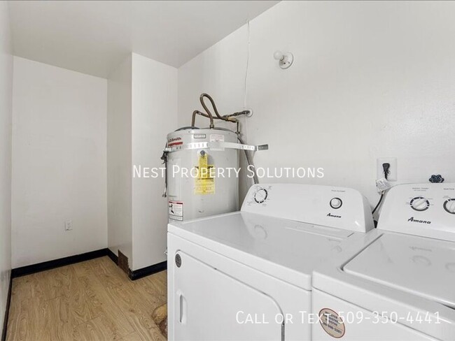 Building Photo - 1211 Vandenburg Ave