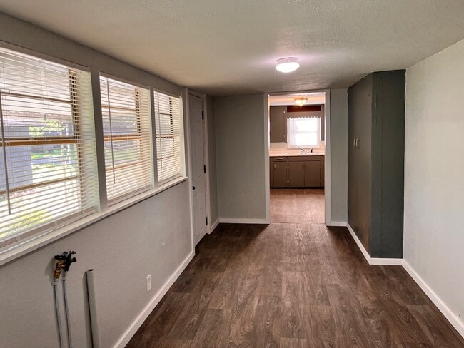 Building Photo - 4069 Villa Rd