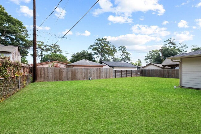 Building Photo - 4106 Gardendale Dr