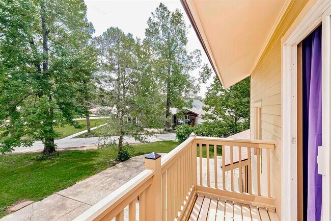 Building Photo - Spacious 3BR/2.5BA Retreat in Briarwood Estates – 3,000 Sq Ft, Updated & Full of Character!