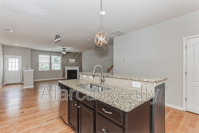 Building Photo - 8285 Viewpoint Lane