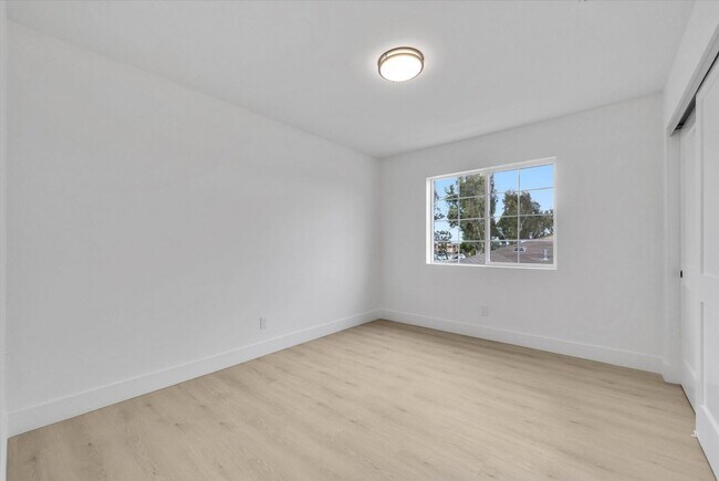Building Photo - 16385 Valencia Ave