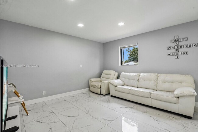 Building Photo - 1421 N 68th Terrace