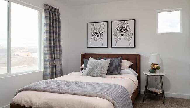 Building Photo - Newer Somersett Court Townhome!!