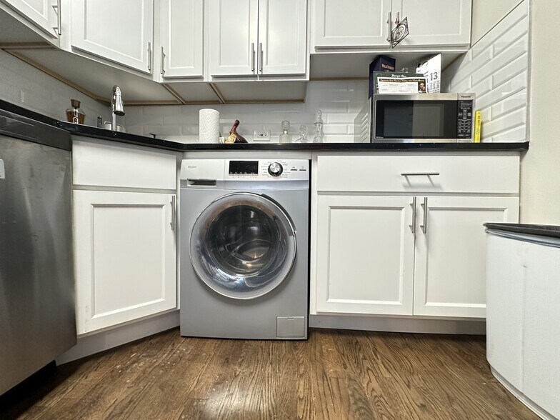 Building Photo - 912 Green Bay Rd