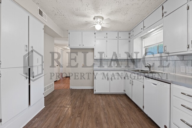 Building Photo - 4949 E Orme St