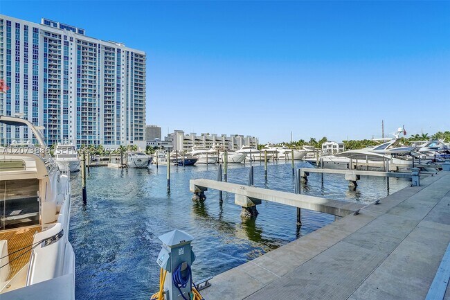 Building Photo - 17301 Biscayne Blvd