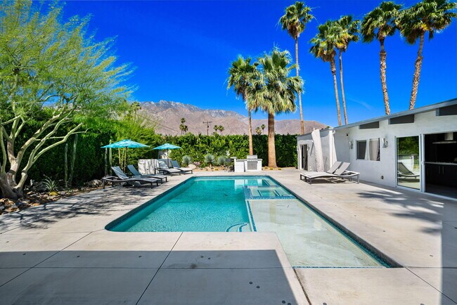 Building Photo - 1155 E Paseo El Mirador