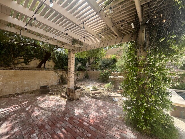 Building Photo - Discover this Gem w/sparkling pool & spa!